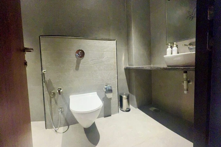 Room 64 of 103