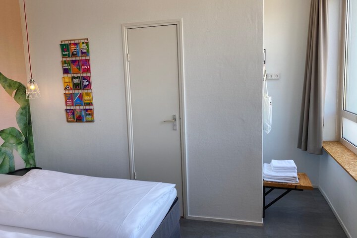 Room 30 of 65
