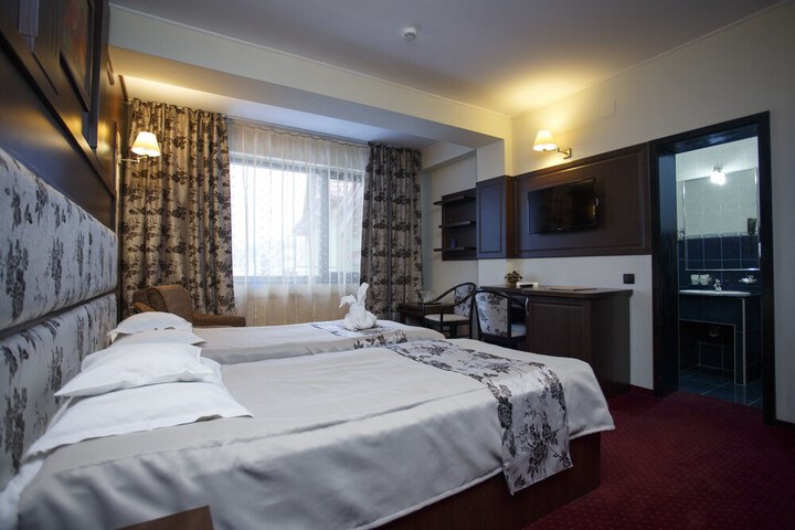 Room 18 of 106