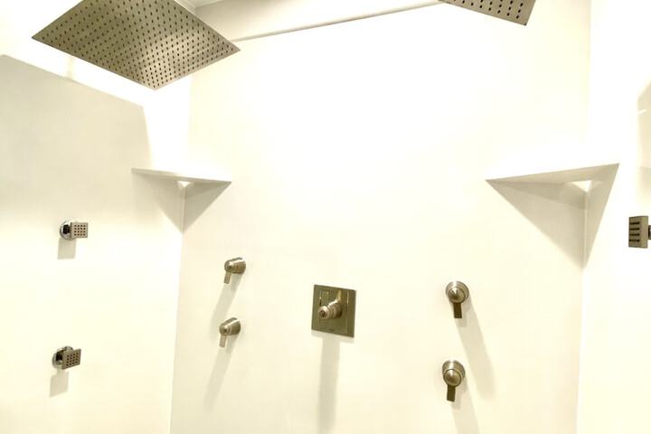 Room 143 of 426