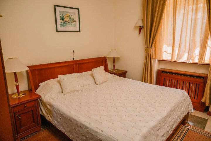 Room 3 of 36