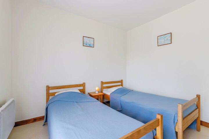 Room 3 of 109