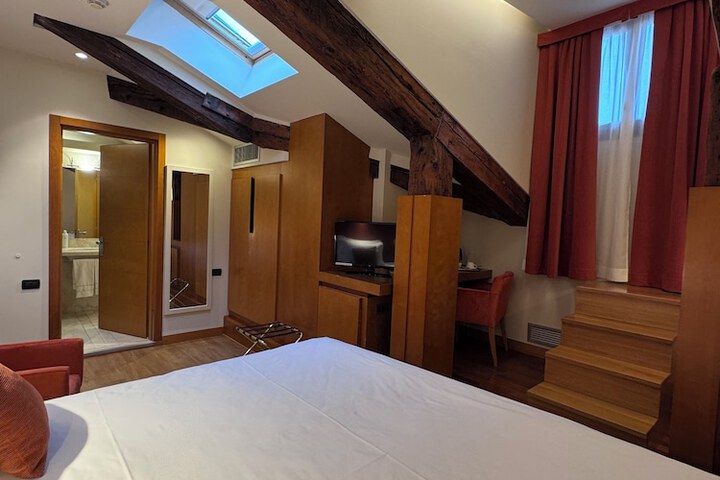 Room 164 of 290