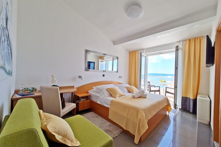 Room 40 of 72