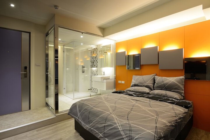 Room 15 of 76
