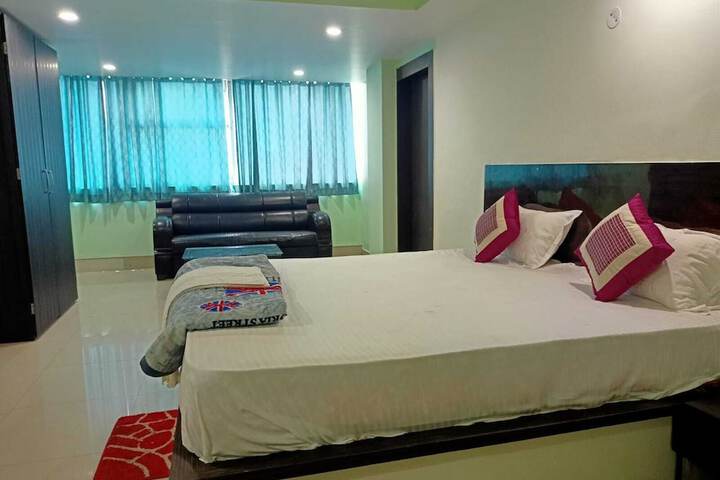 Room 15 of 48
