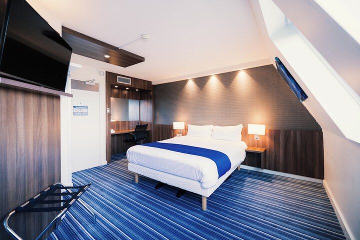Room 13 of 43