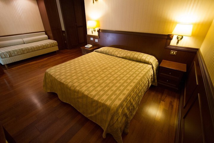 Room 12 of 62