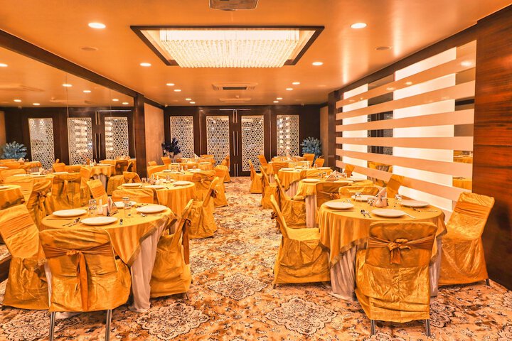 Ballroom/Hall 29 of 39
