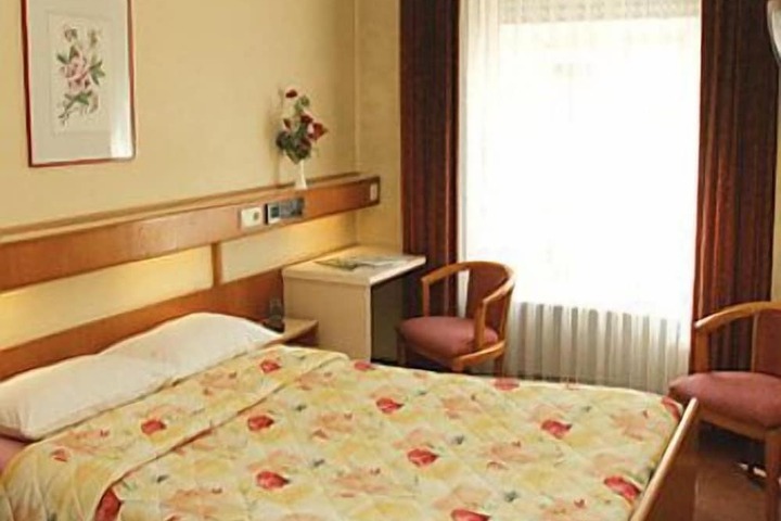 Room 2 of 5