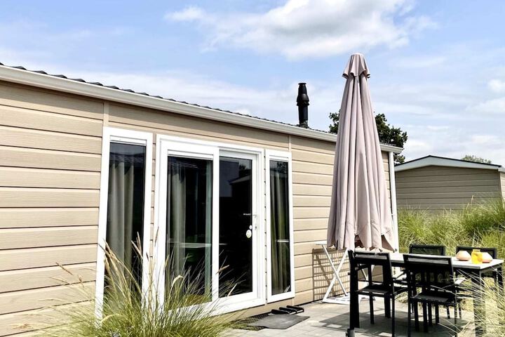 Compact Chalet at 4.5 km. From Rockanje in Hellevoetsluis