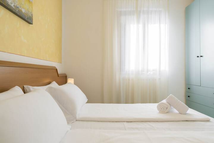 Room 2 of 29