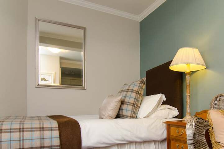 Room 10 of 93
