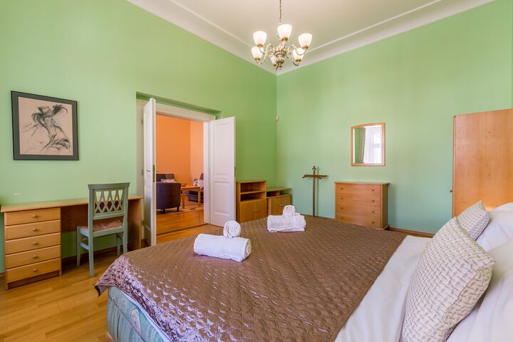 Room 3 of 92