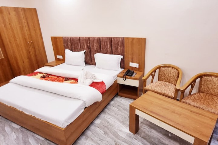 Room 4 of 8
