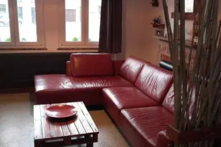 Room 9 of 12