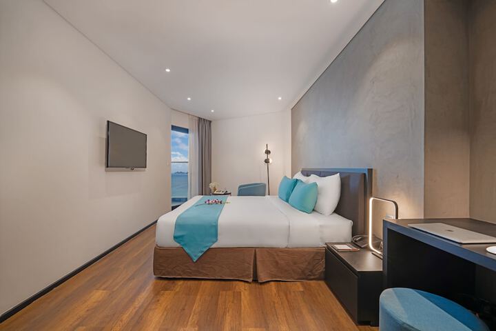 Room 14 of 80