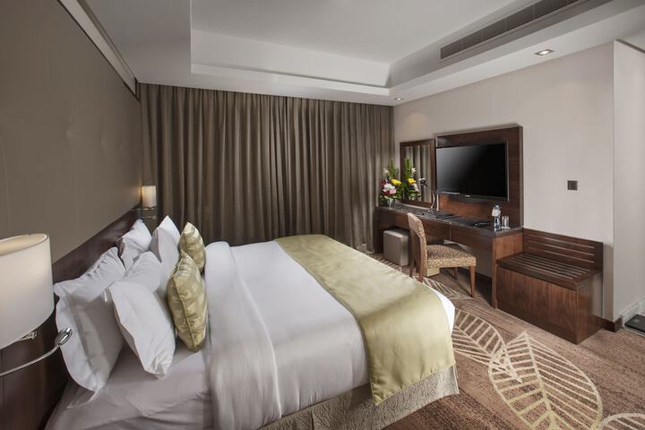 Room 6 of 23