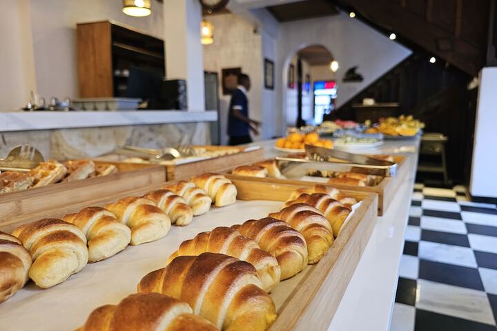 Breakfast/Coffee Service 100 of 127