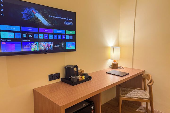 Room 2 of 53