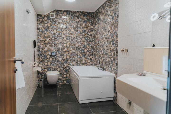 Room 2 of 4