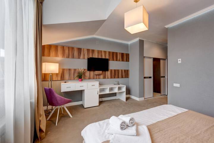 Room 7 of 34