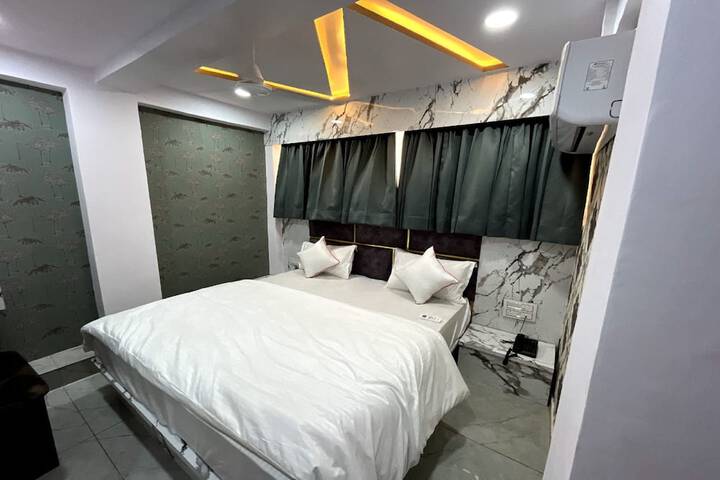 Room 11 of 21