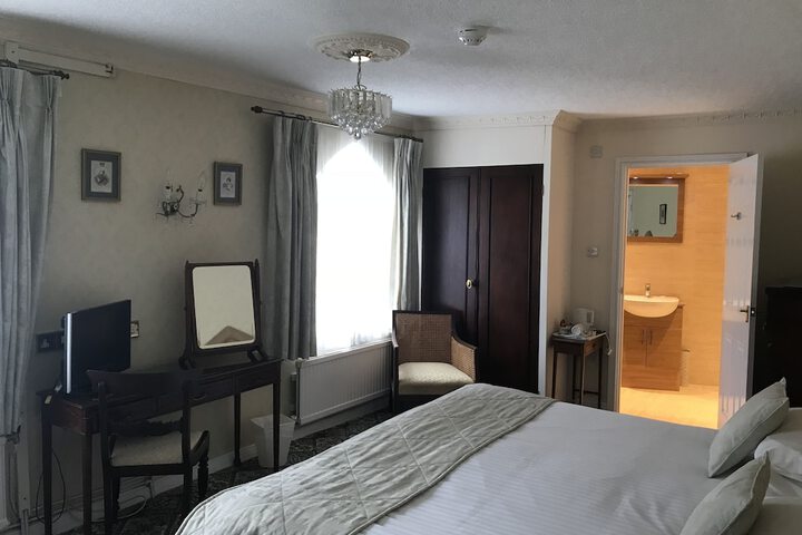 Room 3 of 46