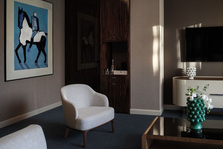 Room 32 of 51