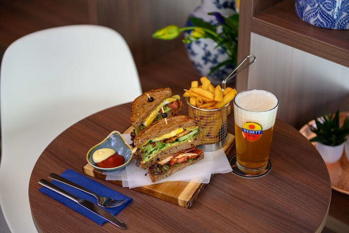 Dining 36 of 71