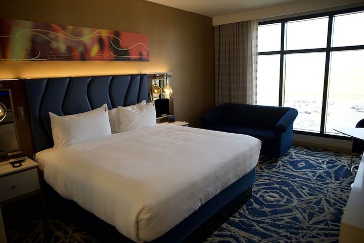 Deluxe King Bed (4 of 4)