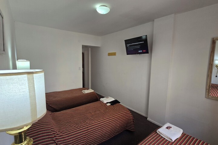Room 2 of 92