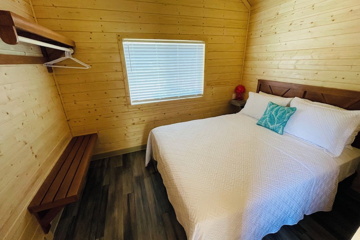 Room 5 of 18