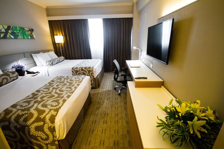 Room 4 of 137