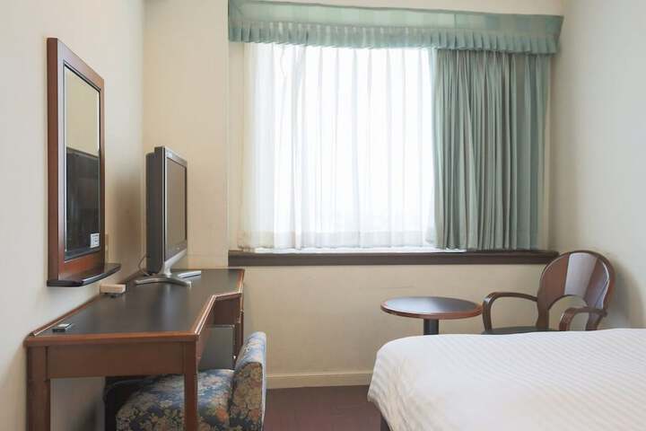 Room 9 of 42