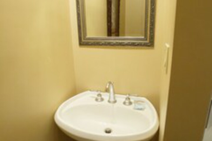 Room 20 of 253