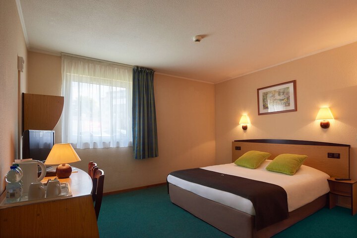 Room 4 of 38