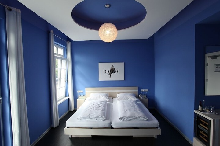Room 8 of 35