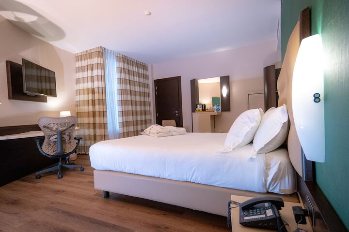 Room 15 of 106
