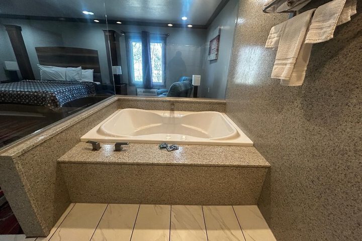 Hot Tub 43 of 51