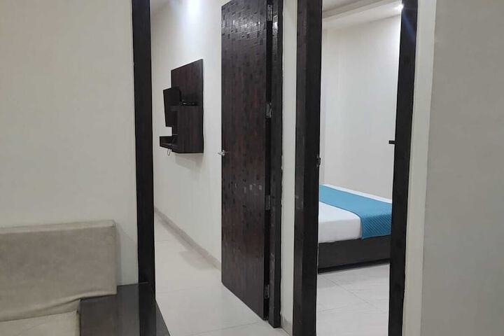 Room 6 of 32