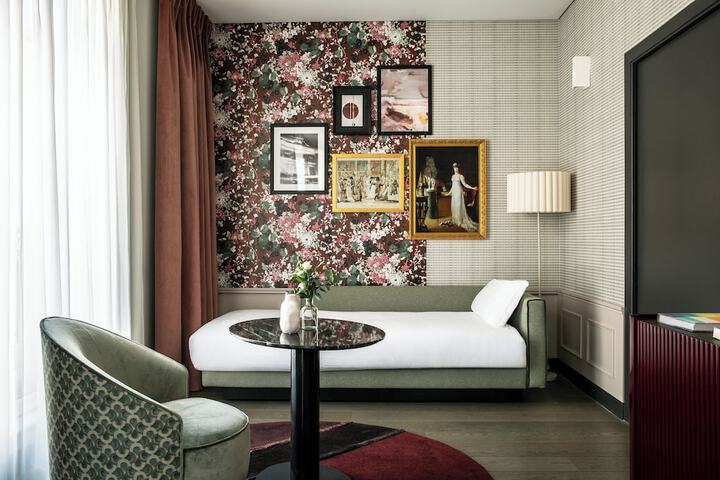 Room 34 of 141