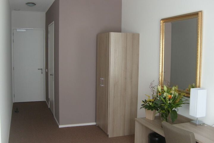 Room 2 of 23