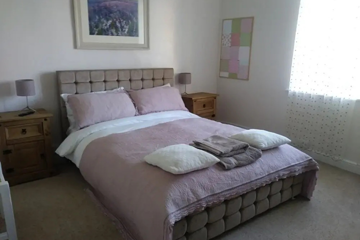 Room 5 of 12