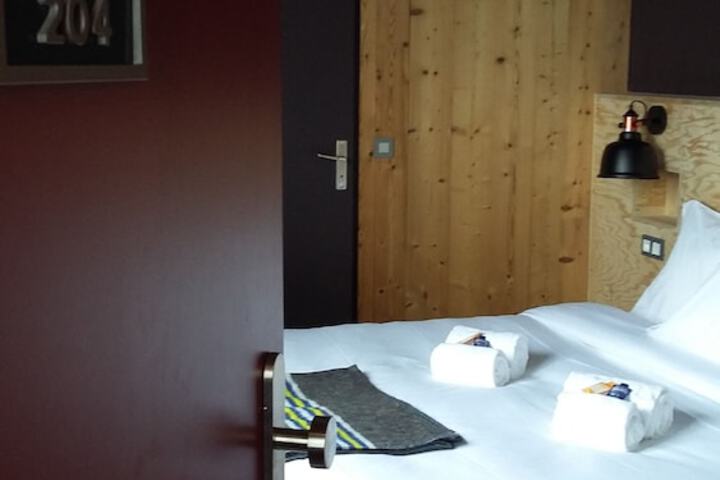 Room 4 of 25