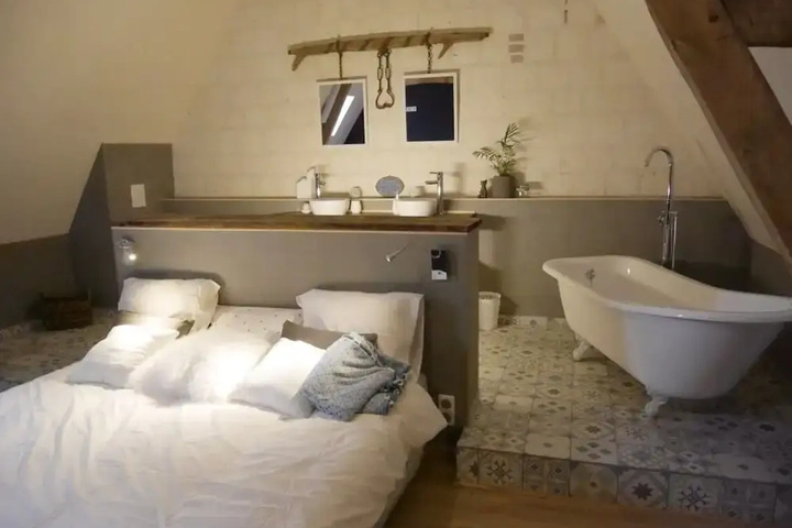 Room 5 of 24