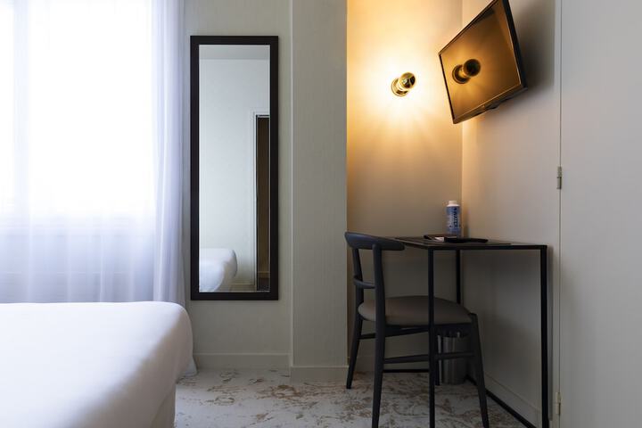 Room 11 of 36