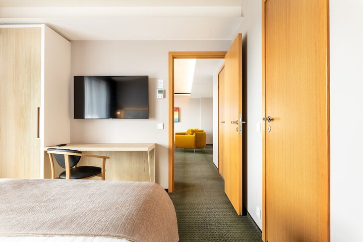 Room 14 of 90