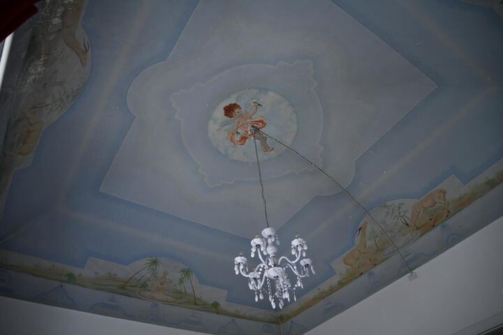 Room 2 of 11
