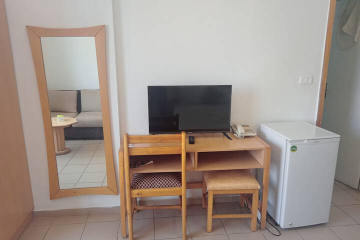 Room 6 of 8